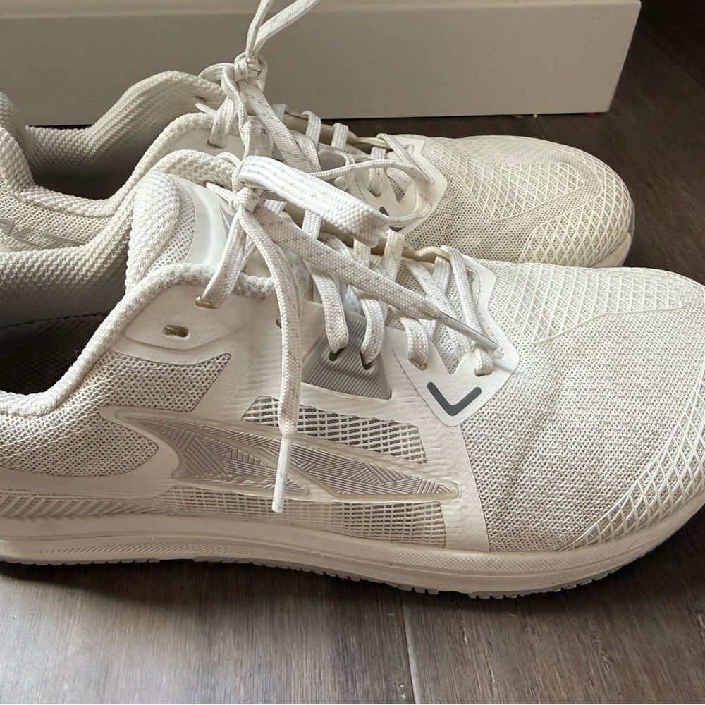 Altra White Women’s Solstice XT 3 Athletic Shoes